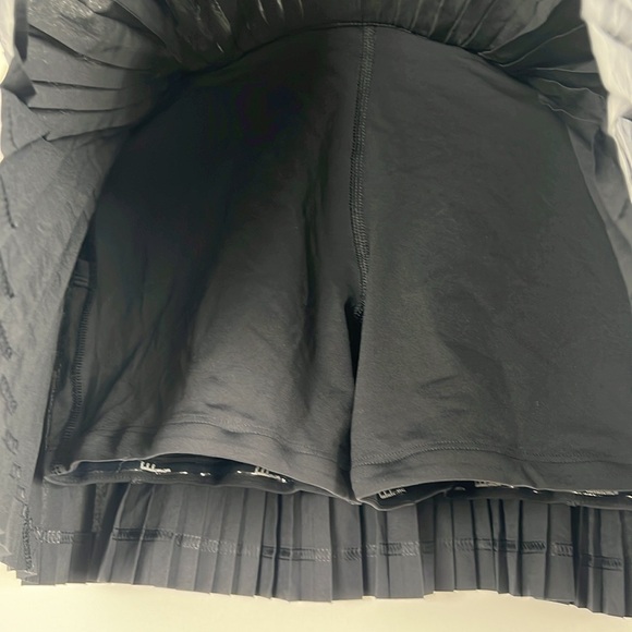 Lululemon pleated skirt - Picture 5 of 9